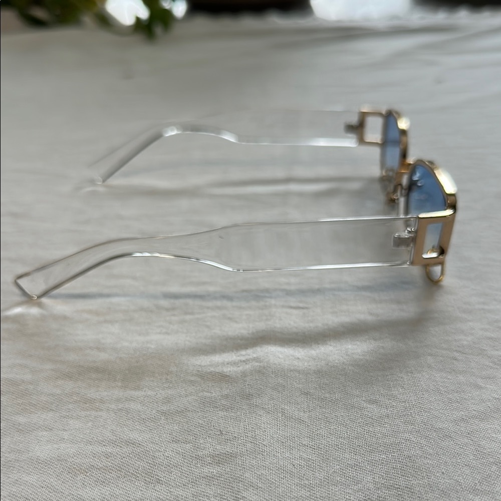 Stylish Blue and Gold Women's Sunglasses - Picture 4 of 7